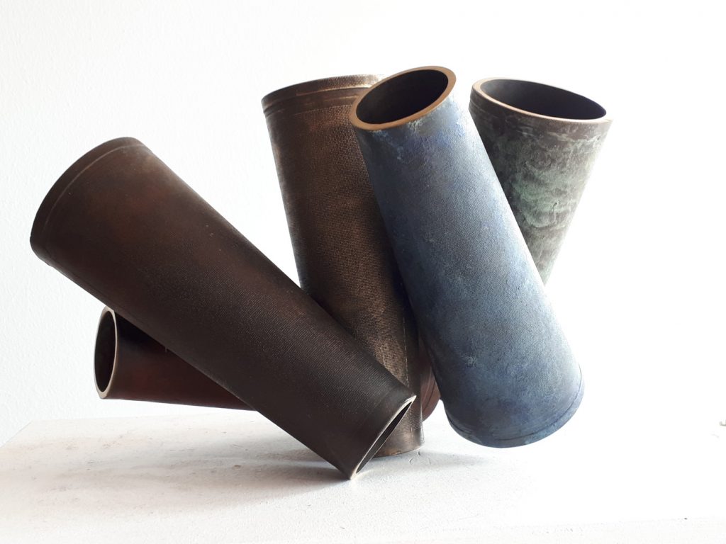 Susanne Krämer, "Spulenspiel", Bronzeguss (farbig patiniert, variabel stellbar), 24 x 20 x 18 cm, 3700 EUR