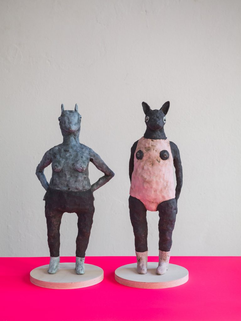Anna Dorothea Klug-Faßlrinner, "Nächtliche Gestalten", Keramik, Höhe 40cm, je 1100 €